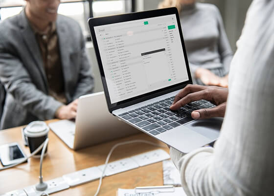 Prise de contact avec une équipe pour échanger sur un projet numérique